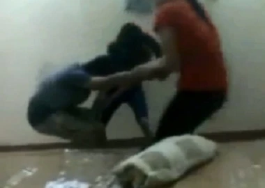 3 cô gái lột quần 1 chàng trai