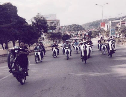 Tức mắt teen Việt tổ lái... cược mạng sống với tử thần