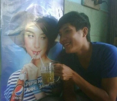 Ảnh cười Facebook: Sánh vai cùng người đẹp