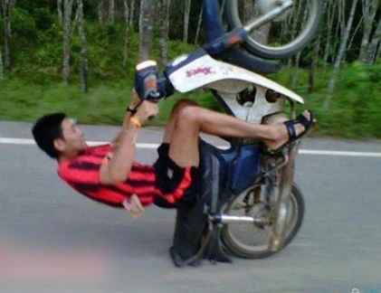 “Hú vía” trước những màn bốc đầu xe của teen Việt (P3)