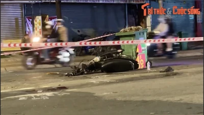 TPHCM: Xe máy né xe đạp, nam thanh niên 16 tuổi tử vong tại chỗ
