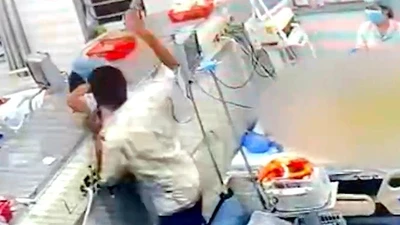 Điều dưỡng bị hành hung trong lúc cấp cứu bệnh nhân ở TP HCM