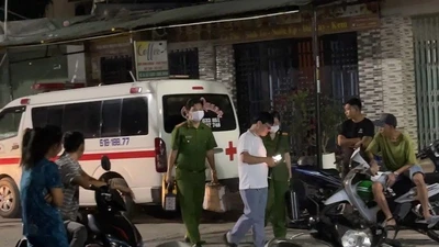 TP HCM: Phát hiện thi thể 2 vợ chồng trước cửa nhà