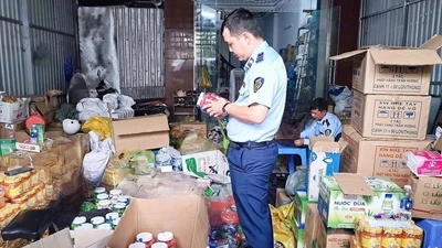 Công an Cà Mau thu giữ hơn 200 tấn hàng hóa không rõ nguồn gốc