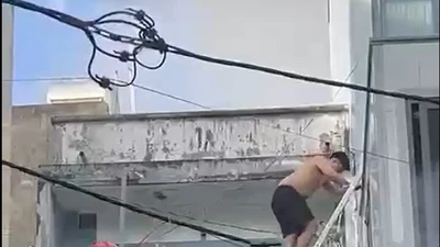 Cháy nhà 5 tầng ở TPHCM: Cảnh sát cứu 6 người thoát nạn an toàn