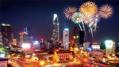 Hàng loạt tuyến đường TPHCM bị hạn chế lưu thông để bắn pháo hoa