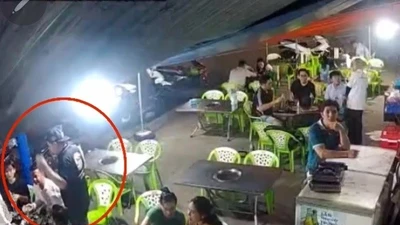 TPHCM: Người đàn ông gây náo loạn quán nhậu sau khi bị từ chối mời bia