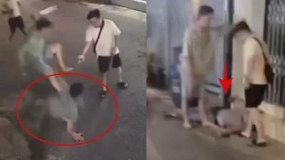 Clip gây sốc: Người đàn ông bị đạp, đá vào đầu đến ngất xỉu