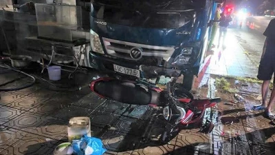 Xe máy tông xe tải, 2 thanh niên tử vong tại Lâm Đồng