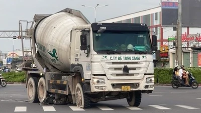 TPHCM: Nữ tài xế xe ôm tử vong thương tâm sau tai nạn với xe bồn 