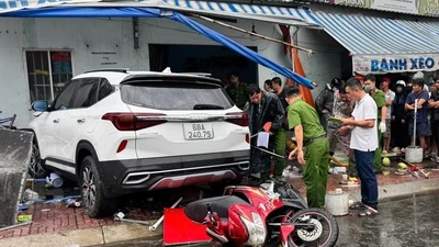 Phan Thiết: Ô tô mất lái lao vào nhà dân, 1 người tử vong