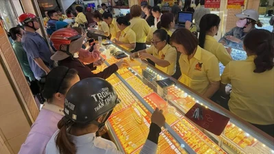 Chiều 6/8: Vàng SJC giao dịch sát mốc 124 triệu, vàng nhẫn ổn định