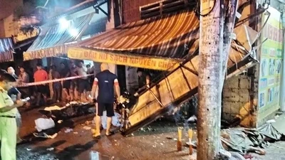 Hai xe máy lao lên vỉa hè, hai người tử vong ở Gò Vấp