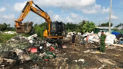 Lập biên bản xử lý: Cơ sở kinh doanh xả thải trái phép tại Đồng Tháp