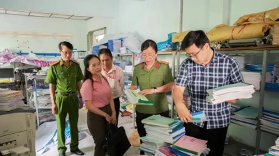 Cần Thơ thu giữ 500 bản giáo trình trái phép, xử lý chủ cửa hàng photocopy