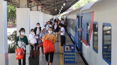 TPHCM: Bắt đầu nhận danh sách mua vé tàu tập thể dịp Tết Bính Ngọ 2026