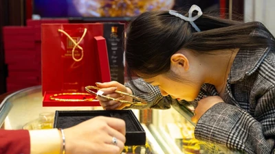  Giá vàng 13/8: Giằng co trái chiều, nhà đầu tư cần cẩn trọng