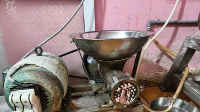 Khởi tố chủ cơ sở sản xuất giò chả dùng chất cấm ở Lào Cai