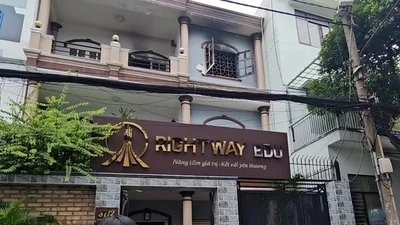 Cháy nhà dân trong hẻm TPHCM lúc rạng sáng, 3 người thoát nạn