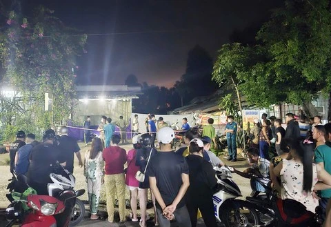 Vết máu trong khe nứt chuôi dao tố kẻ giết hai người trong đêm mưa 