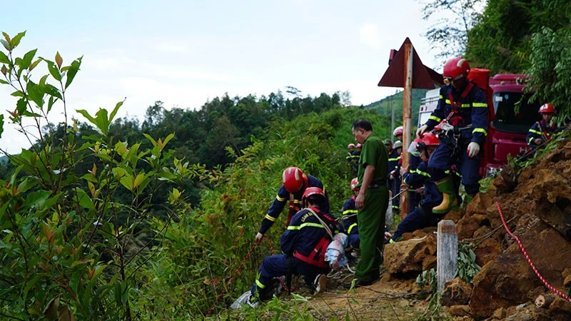Mang số tiền lớn đi phát lương hưu, người đàn ông chết thảm dưới vực sâu 