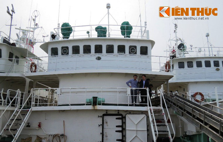 Với chất liệu được làm bằng nhôm, composite, sợi thủy tinh, sắt thép...là vật liệu nhẹ, không rỉ nhưng vẫn đảm bảo độ cứng có thể sử dụng được từ 40 đến 50 năm. Đây là những con tàu vừa tiết kiệm nhiên liệu nhưng vẫn đảm bảo các chức năng sử dụng chuyên dụng.