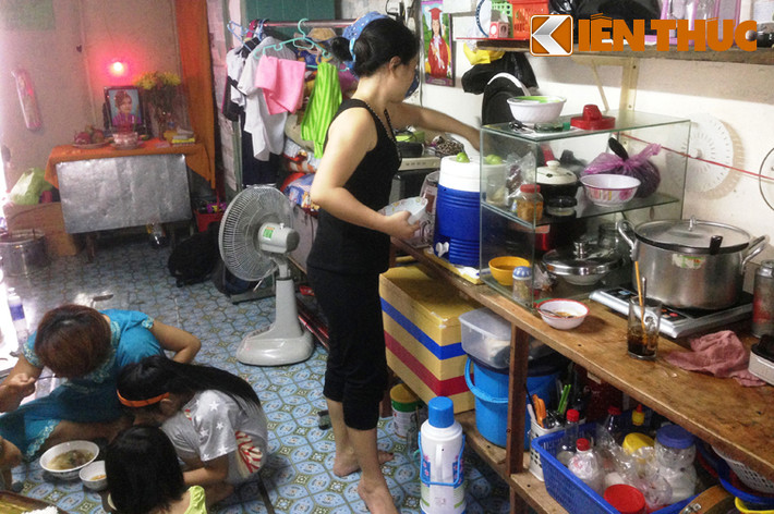 Căn nhà chỉ hơn 10 mét vuông nhưng là nơi tá túc của người cha, anh chị dâu và những đứa cháu của chị Ngân. Trước hoàn cảnh nghèo khổ của gia đình, chị Ngân đã tìm giấc mộng đổi đời nơi xứ người bằng cách kết hôn với một người đàn ông Hàn Quốc. Tuy nhiên, chị lại gặp phải cảnh hôn nhân không hạnh phúc.