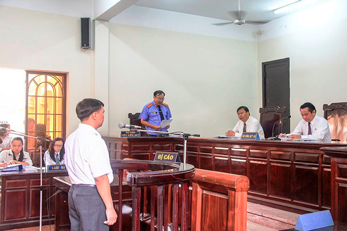 Bị cáo Ngô Văn Vinh, người đã dùng súng bắn chết đồng đội của mình là thiếu tá Trần Ngọc Sơn (Phó trạm CSGT Suối Tre, phòng CSGT đường bộ - đường sắt Công an tỉnh Đồng Nai). Vinh bị VKS nhân dân tỉnh Đồng Nai truy tố về tội "giết người trong trạng thái tinh thần bị kích động mạnh" (khoản 1, điều 95 Bộ luật hình sự).