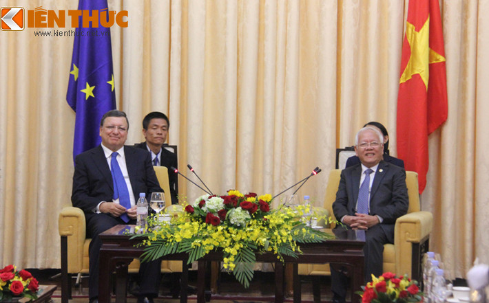 Tối cùng ngày, Chủ tịch UBND TP HCM Lê Hoàng Quân đã tiếp thân mật Chủ tịch Jose Manuel Barroso cùng đoàn Hội đồng Liên minh châu Âu tại Hội trường Thống Nhất. Ảnh 2 vị Chủ tịch đã hội kiến tại Phòng vàng dinh. Sau đó Lãnh đạo TP HCM đã mở tiệc chiêu đãi đoàn. 20h40 cùng ngày, Đoàn Hội đồng Liên minh châu Âu rời TP HCM kết thúc tốt đẹp chuyến thăm Việt Nam.