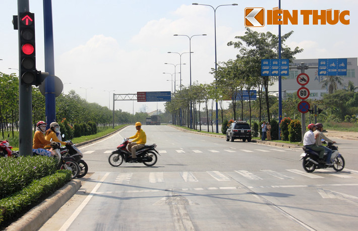 Theo ghi nhận của PV Kiến Thức vào sáng 8/12, đến thời điểm này, cơ bản việc sửa chữa tuyến đường đã xong. Phần đường (kể cả làn dành cho xe tải và xe máy) hướng từ xa lộ Hà Nội vào cảng Cát Lái đã thông xe. Các khu vực khác, công nhân chỉ còn tu sửa thêm vài công đoạn.