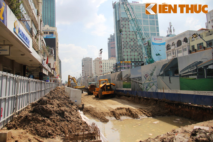 Phó chủ tịch Nguyễn Hữu Tín yêu cầu các đơn vị liên quan phải trả lại hơn 10m đường (làn đường nằm sát vỉa hè) trước ngày 10/2/2015 cho người dân, các nhà hàng, khách sạn... hoạt động kinh doanh trong thời điểm cuối năm tết Nguyên đán. Đồng thời 18 cây dầu (cao từ 12 đến 18m, nặng 2 tấn/cây) dọc 2 bên đường Nguyễn Huệ (từ Lê Lợi đến Lê Thánh Tôn) cũng phải thực hiện xong trước ngày 10/12 tới.
