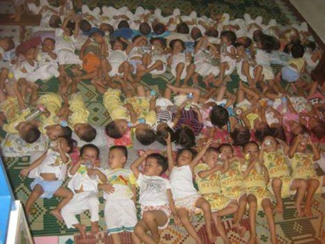 Hàng trăm đứa trẻ bị bỏ rơi đang được nuôi dưỡng tại TT Nhân đạo Quê Hương.