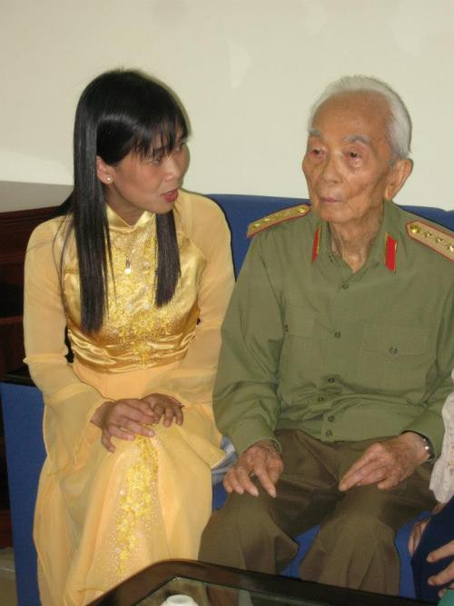 Chị Huỳnh Tiểu Hương là người sáng lập Trung tâm Nhân đạo Quê Hương (TX Dĩ An, tỉnh Bình Dương), nơi nuôi dưỡng hàng trăm trẻ mồ côi, bất hạnh.