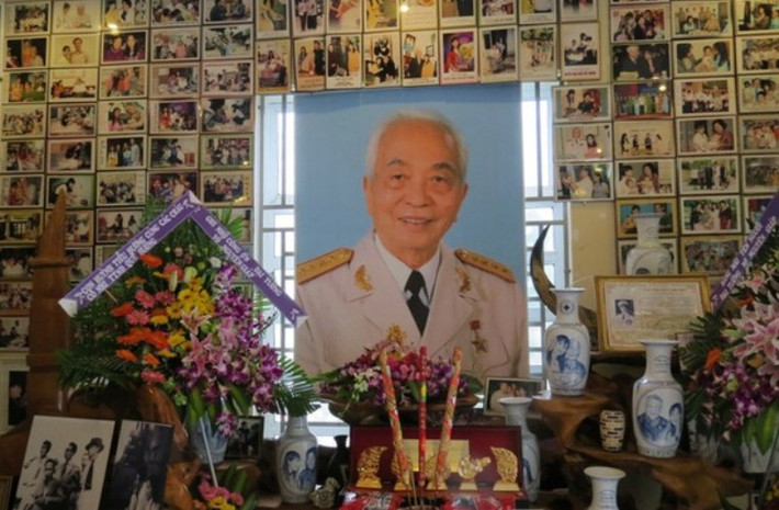 Hiện, chị Huỳnh Tiểu Hương đang phải điều trị bệnh ở nước ngoài nên không thể về viếng tang vị Đại tướng. Chị hứa cùng các con ở trung tâm về quê Quảng Bình để thắp nhang Đại tướng. Hiện, Trung tâm Nhân đạo Quê Hương đã dành một khu vực trang trọng để đặt bàn thờ Đại tướng Võ Nguyên Giáp.