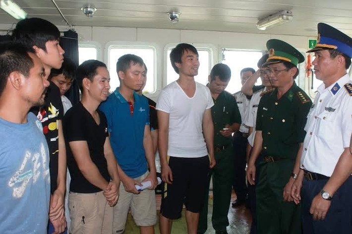 Sau nhiều ngày từ "cõi chết trở về", 18 thuyền viên vui mừng khi nhận được sự quan tâm của các ban ngành và nhân dân cả nước.