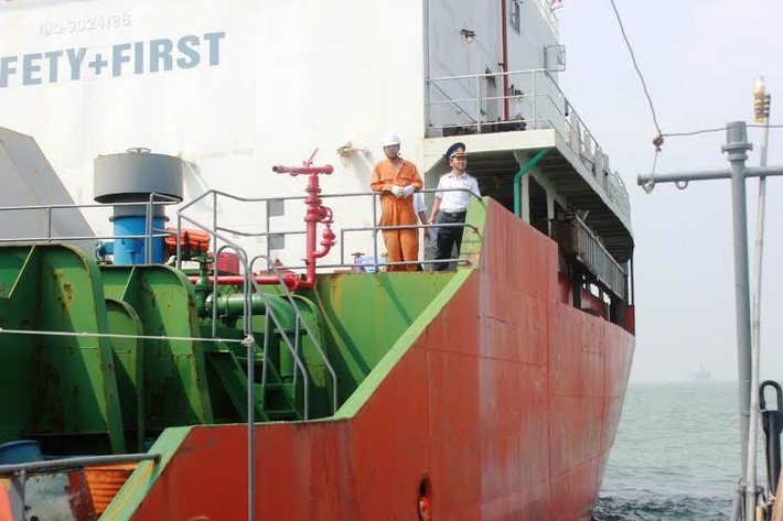 Cơ quan CSĐT, Viện kiểm sát nhân dân, công an tỉnh Bà Rịa - Vũng Tàu và lực lượng BTL cảnh sát biển vùng 3 cũng đã có mặt tiến hành làm công tác chuyên môn khám nghiệm, điều tra làm rõ vụ cướp.