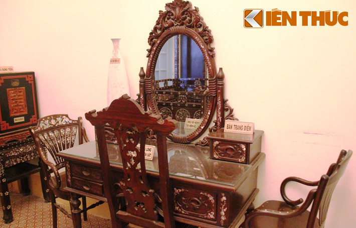 Bàn trang điểm của bà Hội đồng