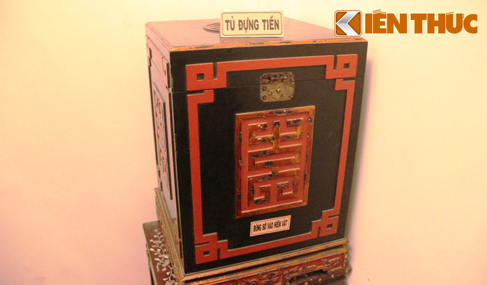 Đây là tủ đựng tiền của gia đình ông Hội đồng Trạch giàu nhất Nam kỳ.