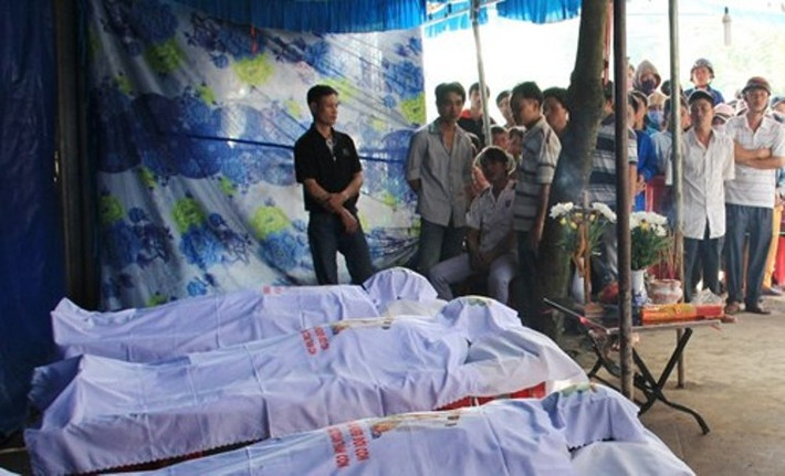 Cũng trong tháng 11, vào khoảng 1h, tiệm tạp hóa đồng thời là nhà ở của vợ chồng anh Nguyễn Quốc Phòng tại ngã tư Hội Bài - Tóc Tiên, xã Tóc Tiên, huyện Tân Thành, tỉnh Bà Rịa- Vũng Tàu bất ngờ chìm trong biển lửa. Vụ cháy đã làm vợ chồng anh Phòng cùng người cha già và đứa con trai út chết thảm thương.