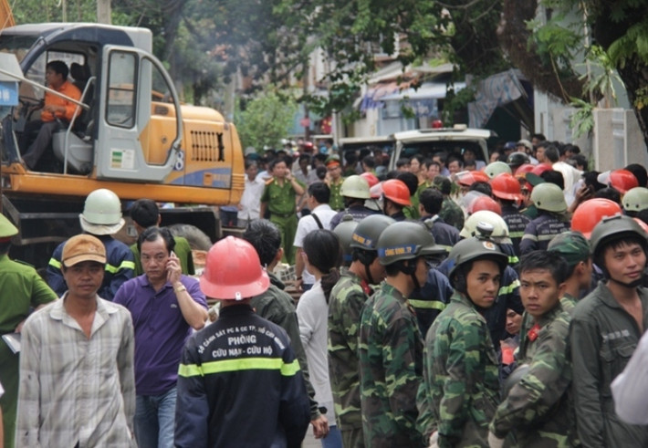 Trong lúc cả nước vẫn còn trong không khí mừng xuân mới 2013 thì giữa đêm khuya 24/2 xảy ra vụ cháy nổ lớn tại nhà ông Lê Minh Phương (tức Phương khói lửa) tại hẻm số 384 đường Nam Kỳ Khởi Nghĩa, phường 8, quận 3, TP HCM