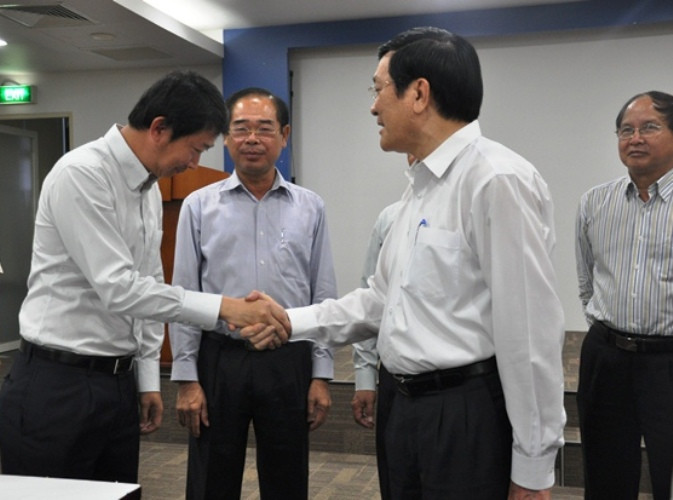 Sau buổi làm việc, Chủ tịch nước Trương Tấn Sang cùng lãnh đạo một số ban ngành trung ương đã đến thăm các công ty bị đập phá tại Khu công nghiệp VSIP 1.