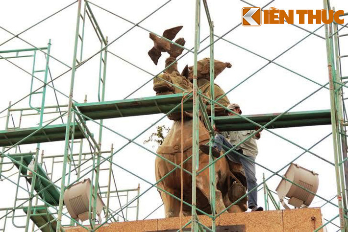 Tượng đài Trần Nguyên Hãn sẽ được tháo dỡ cẩn thận để đóng vào thùng và vận chuyển đến công viên Phú Lâm để tu sửa, đặt tại công viên này. Dự kiến hoàn thành việc di dời tượng trước ngày 12/12. Riêng tượng Quách Thị Trang cũng được di dời xong sau đó khoảng 1 tuần.