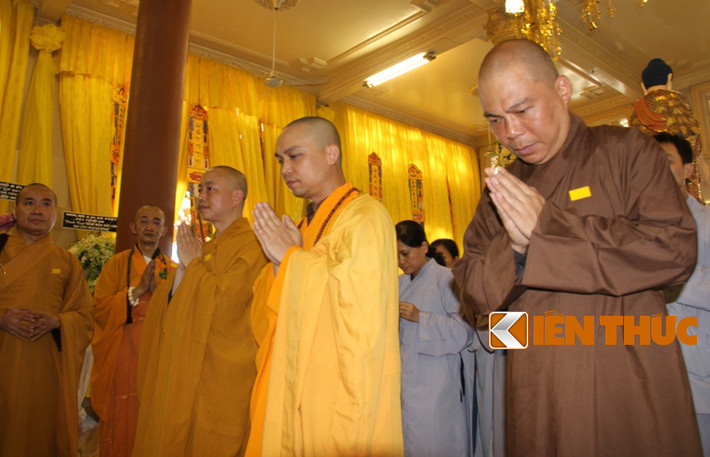 Các đệ tử Tổ đình Viên Minh (Phú Xuyên, TP.Hà Nội) đại mệnh Hòa thượng Tôn Sư Viện chủ Tổ đình thành kính chúc nguyện: Liên Hoa Hội Thượng đến giác linh cố Đại lão Hòa thượng.