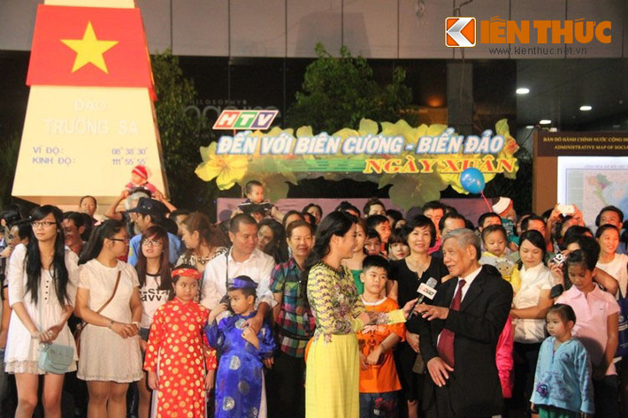 Chủ đề đường hoa Xuân 2015 sẽ tập trung vào tình hình biển đảo quê hương; giữ vững chủ quyền lãnh thổ, hải đảo; sự kiện 40 năm giải phóng hoàn toàn miền Nam thống nhất đất nước và Đại hội Đảng các cấp, Đại hội Đảng bộ TP HCM lần thứ X tiến tới Đại hội Đảng toàn quốc lần thứ XII.