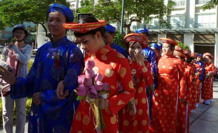 200 bạn trẻ là các cặp đôi cán bộ; công nhân viên; thanh niên công nhân, lao động làm việc tại các doanh nghiệp, cơ quan, Khu chế xuất, Khu công nghiệp,đơn vị đóng trên địa bàn TPHCM và các vùng lân cận