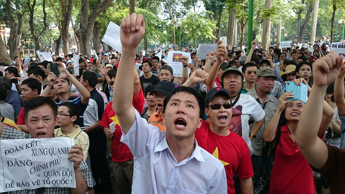Mọi người đều tuần hành ôn hoà. Ảnh: FB Như Ý.