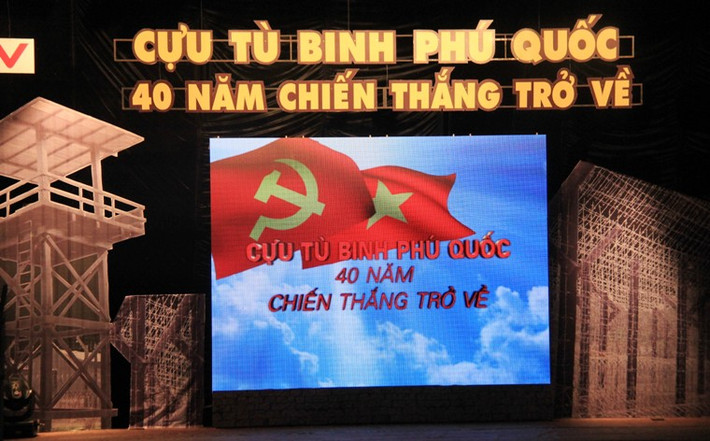 Tối 4/12, Đài truyền hình TP HCM, Ban liên lạc cựu tù binh Phú Quốc và Truyền hình Công an nhân dân đã phối hợp tổ chức thực hiện chương trình cầu truyền hình "Cựu tù binh Phú Quốc, 40 năm chiến thắng trở về".