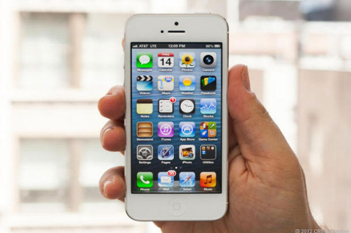 Apple xúc tiến gặp China Mobile. Giám đốc điều hành của Apple và tổng giám đốc của China Mobile đã tiến hành thảo luận để xem xét khả năng hợp tác. Nhiều năm nay Apple đã tìm mọi cách để đưa iPhone vào hệ thống mạng của China Mobile và gần đây China Mobile đã đồng ý với điều kiện Apple phải chia sẻ lợi nhuận thu được từ App Store thông qua khách hàng của China Mobile cho hãng.
