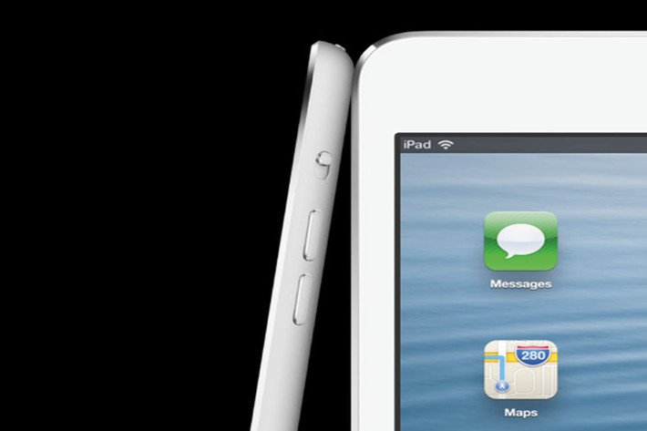 Apple sắp tung ra iPad Mini, màn hình không phải là Retina. Thông tin này được đưa ra dựa vào một vài mẩu code do những nhà phát triển iOS 7 để lộ. Mẫu iPad mới sẽ vẫn dùng chip A6, nhưng có khả năng xử lý hình ảnh tốt gấp đôi so với thiết bị iOS dùng màn hình Retina.