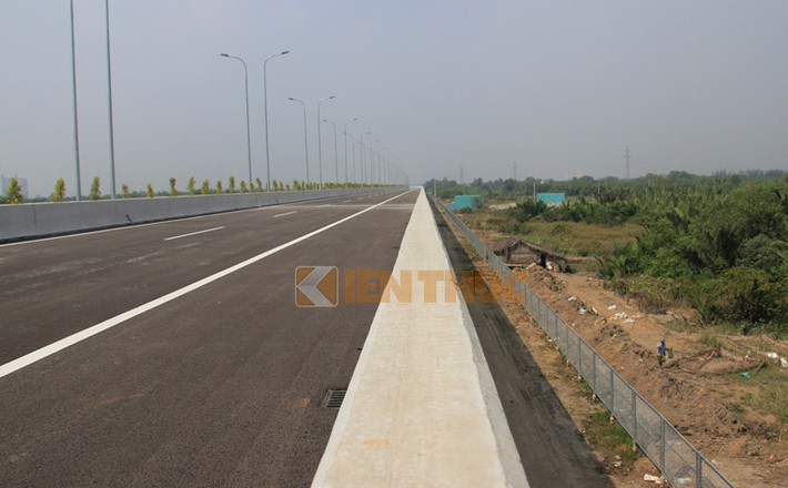 Hệ thống hàng rào bảo vệ an toàn cũng đã được lắp đặt khá hoàn chỉnh